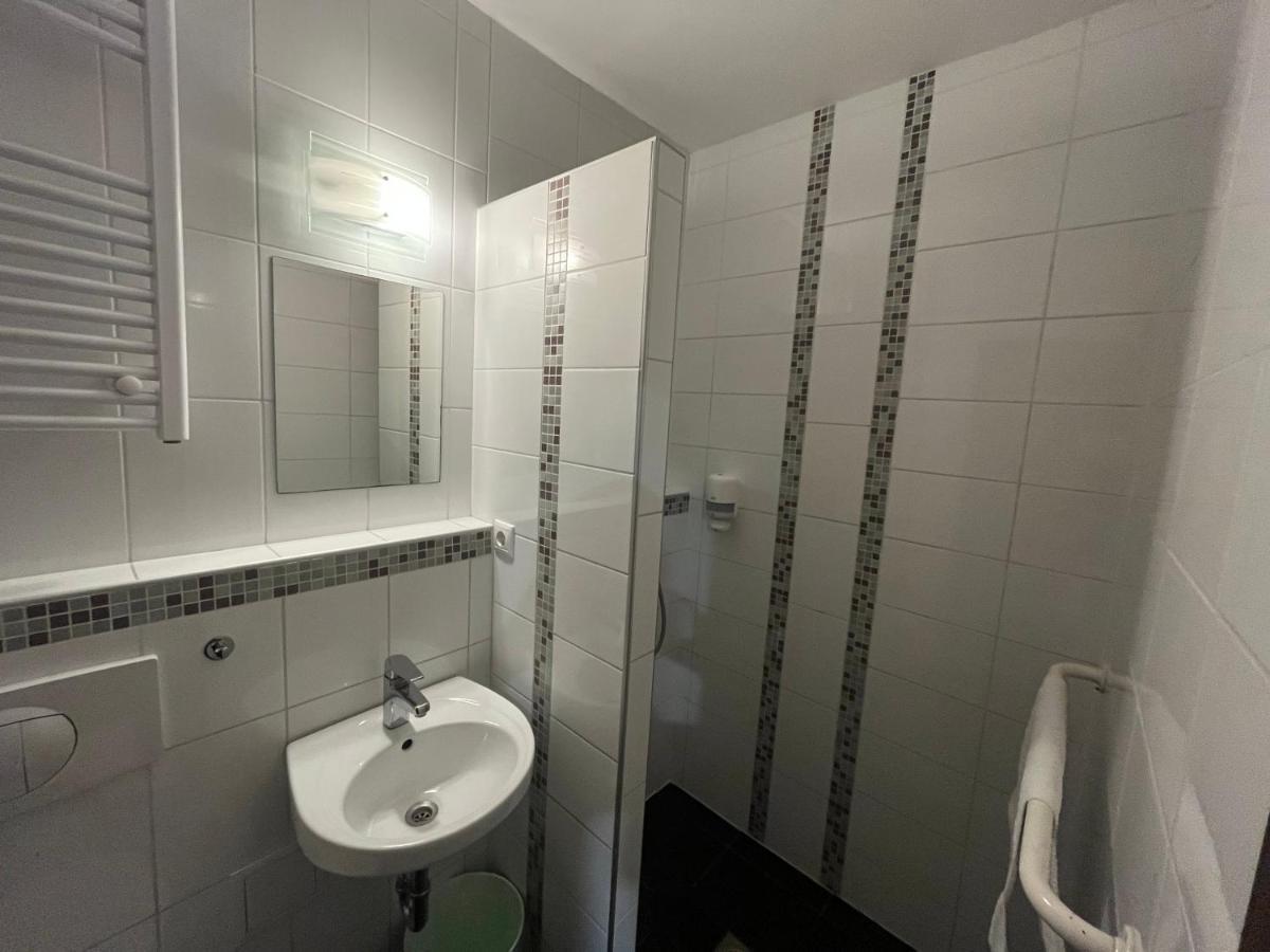 Centrál Borház - Étterem és Panzió Erd Extérieur photo